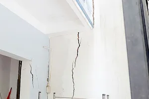 Nhiều căn nhà bị hư hại trầm trọng do việc thi công Wilton Tower