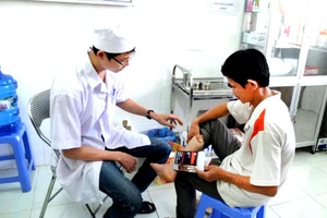 Những người bị chó, mèo cắn cần tới ngay trung tâm y tế để được tiêm ngừa vaccine phòng bệnh dại