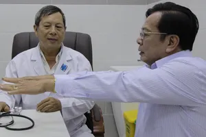 Khám cho bệnh nhân tại Phòng khám Chuyên gia- Fami Medic Bệnh viện Quận 2.
