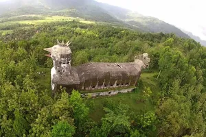 Nhà thờ hình con chim