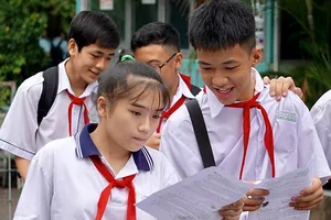 Thí sinh tham gia kỳ thi tuyển sinh lớp 10 năm học 2018-2019. Ảnh: HOÀNG HÙNG