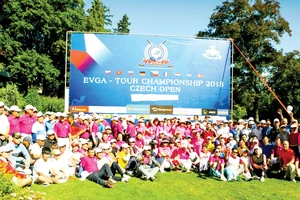 Giải golf EVGA Tour Championship 2018 thu hút đông người Việt ở châu Âu tham dự