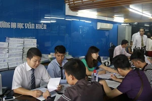 Tân sinh viên khiếm thị nhận học bổng 110 triệu đồng