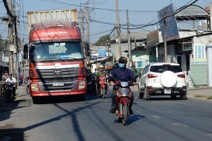 Đường Nguyễn Duy Trinh hiện đang quá tải