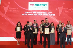 FE Credit xếp hạng 11 trong top 500 doanh nghiệp tư nhân lợi nhuận tốt nhất Việt Nam