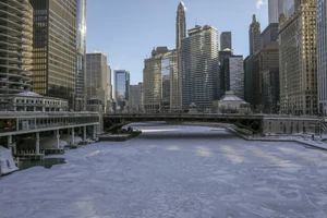 Băng bao phủ sông Chicago ngày 30-1-2019. Ảnh: AP