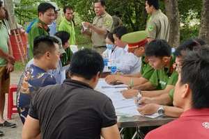 Tổ kiểm tra lập biên bản đối với tài xế dương tính với ma túy. Ảnh: CSGT Công an quận 9 cung cấp