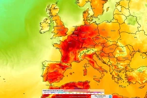 Màu đỏ thể hiện mức nhiệt cao tại hàng loạt quốc gia châu Âu. Đồ họa: WEATHER NEWS