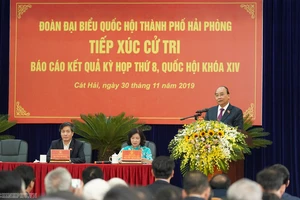 Thủ tướng phát biểu tại cuộc tiếp xúc cử tri. Ảnh: VGP