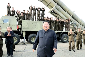 Nhà lãnh đạo Triều Tiên Kim Jong-un giám sát một vụ thử vũ khí trong năm 2019 