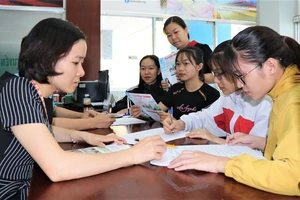 Thí sinh đăng ký xét tuyển học bạ vào Trường Đại học Công nghiệp Thực phẩm năm 2020