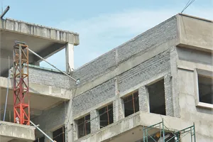Dự án xây dựng và mở rộng Trường Tiểu học Nguyễn Sơn Hà (quận 3) đang vào khâu hoàn thiện. Ảnh: HOÀNG HÙNG