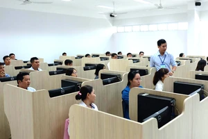 Một buổi thi tuyển công chức tại TPHCM. Ảnh: VIỆT PHAN