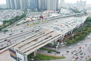 Metro Bến Thành - Suối Tiên đoạn qua đường Điện Biên Phủ. Ảnh: CAO THĂNG