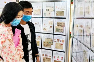 Triển lãm diễn ra đến hết ngày 12-12