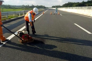 Yêu cầu VEC khắc phục tình trạng hư hỏng trên các tuyến cao tốc