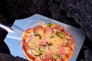 Bánh pizza nướng bằng dung nham núi lửa 