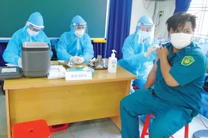 Tiêm vaccine Covid-19 cho đối tượng ưu tiên ở quận 8 vào ngày 22-6