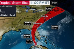 Bão nhiệt đới Elsa đang di chuyển tràn vào quần đảo san hô Florida Keys, Đông Nam nước Mỹ. Ảnh: WEATHER.COM