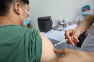 Tuyển người tình nguyện tham gia nghiên cứu giai đoạn 1 vaccine ARCT-154