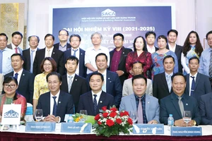 Ban chấp hành nhiệm kỳ VIII (2021-2025) của SACA trong buổi lễ ra mắt, ông Lê Viết Hải - Chủ tịch Hiệp hội (Hàng thứ nhất, người thứ ba từ trái sang)