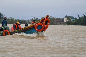 Mưa lũ kéo dài, sẵn sàng sơ tán gần 370.000 người