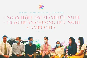 Các lưu học sinh giao lưu tại Ngày hội. Ảnh: THANHUYTPHCM