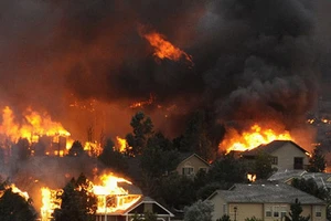 Cháy lớn tại bang Colorado (Mỹ) khiến nhiều người mất tích và gần 1.000 ngôi nhà bị phá hủy