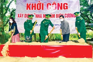 Khởi công xây dựng nhà “Mái ấm biên cương” giúp mẹ con chị Hồ Thị Bích Tủ trú