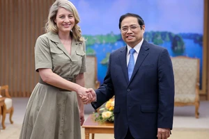 Thủ tướng Phạm Minh Chính tiếp Bộ trưởng Ngoại giao Canada Mélanie Joly. Ảnh: VIẾT CHUNG