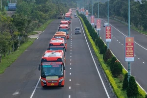 Đoàn xe Phương Trang chở nông sản từ Lâm Đồng về các tỉnh, thành thời điểm tâm dịch Covid-19