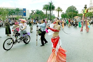 Festival Huế 2022: Tưng bừng lễ hội đường phố “Sắc màu văn hóa”