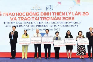 Công ty Phú Mỹ Hưng, Quỹ Đinh Thiện Lý trao học bổng và tài trợ cho các em HS-SV