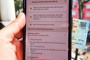 Việc đăng ký VNeID vẫn chưa thuận lợi nên rất cần đơn vị phát triển tiếp tục hoàn thiện ứng dụng này, nhất là kết nối dữ liệu. Ảnh: TẤN BA