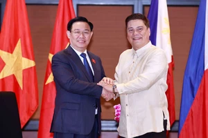 Chủ tịch Quốc hội Vương Đình Huệ hội kiến Tổng thống Philippines Ferdinand Romualdez Marcos Jr. Ảnh: TTXVN