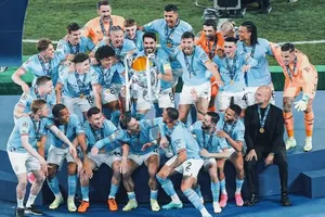 Pep thư giãn tận hưởng hạnh phúc đoạt Champions League sau 12 năm ròng rã nỗ lực
