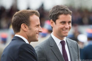 Tổng thống Emmanuel Macron chọn một đồng minh rất trẻ để vượt qua thử thách. Ảnh: MSN