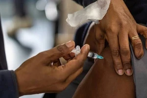 Quốc gia đầu tiên trên thế giới sử dụng vaccine viêm màng não mới