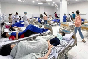 TPHCM: 15 học sinh tiểu học nhập viện nghi ngộ độc thực phẩm