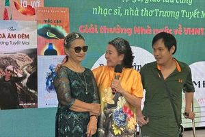 Nhà thơ Trương Tuyết Mai đón tuổi 80 với “Hòa âm đêm”