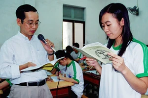 Học sinh lớp 12 Trường THPT Marie Curie trong giờ học Anh văn (Ảnh minh họa)