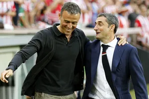 Valverde (phải) được Barca chọn thay Luis Enrique vì sứ mệnh bóng đá trẻ.