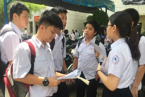 Đáp án kỳ thi tuyển sinh lớp 10 công lập năm học 2017-2018