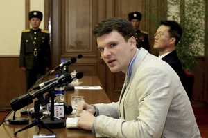 Otto Warmbier xuất hiện trước báo giới ở Bình Nhưỡng, CHDCND Triều Tiên, ngày 29-2-2016. Ảnh: AP