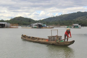 Một góc làng chài trên “ốc đảo”