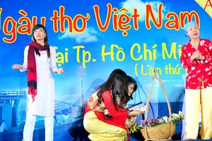 Các cây viết trẻ TP diễn kịch thơ trong Ngày thơ Việt Nam tại TPHCM