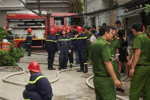 Lực lượng chữa cháy có mặt tại hiện trường