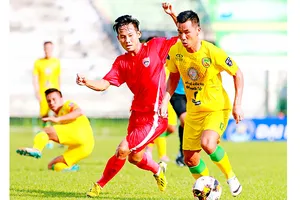 Nếu quyết tâm, Đồng Tháp (phải) vẫn đủ khả năng để trụ lại ở hạng Nhất. Ảnh: DƯƠNG THU