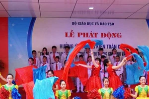 Bộ GD&ĐT tổ chức Lễ phát động “Chấm dứt bạo lực thân thể trẻ trong gia đình và trường học”. Ảnh: VGP