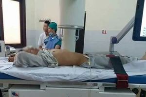 Bệnh nhân đầu tiên được phẫu thuật bằng kỹ thuật tán sỏi ngoài cơ thể tại BV đa khoa 2 Lâm đồng